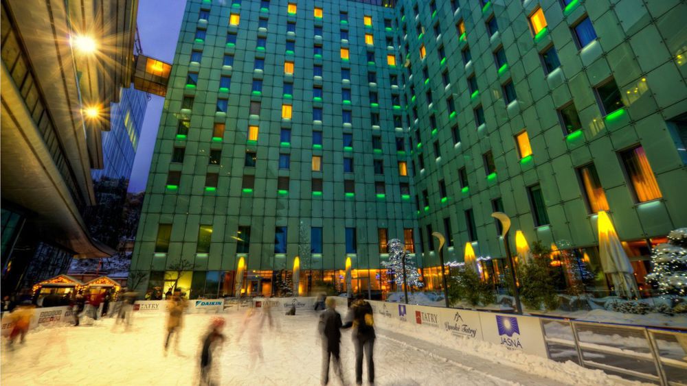 Grand Hotel River Park, A Luxury Collection Hotel, Братислава Экстерьер фото The hotel at night