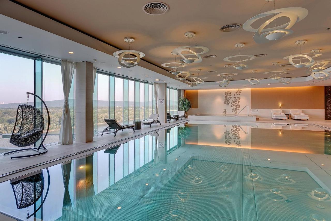 Grand Hotel River Park, A Luxury Collection Hotel, Братислава Экстерьер фото The pool at the 101st floor