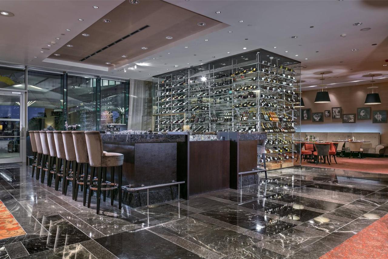 Grand Hotel River Park, A Luxury Collection Hotel, Братислава Экстерьер фото The bar at the Mandarin Oriental