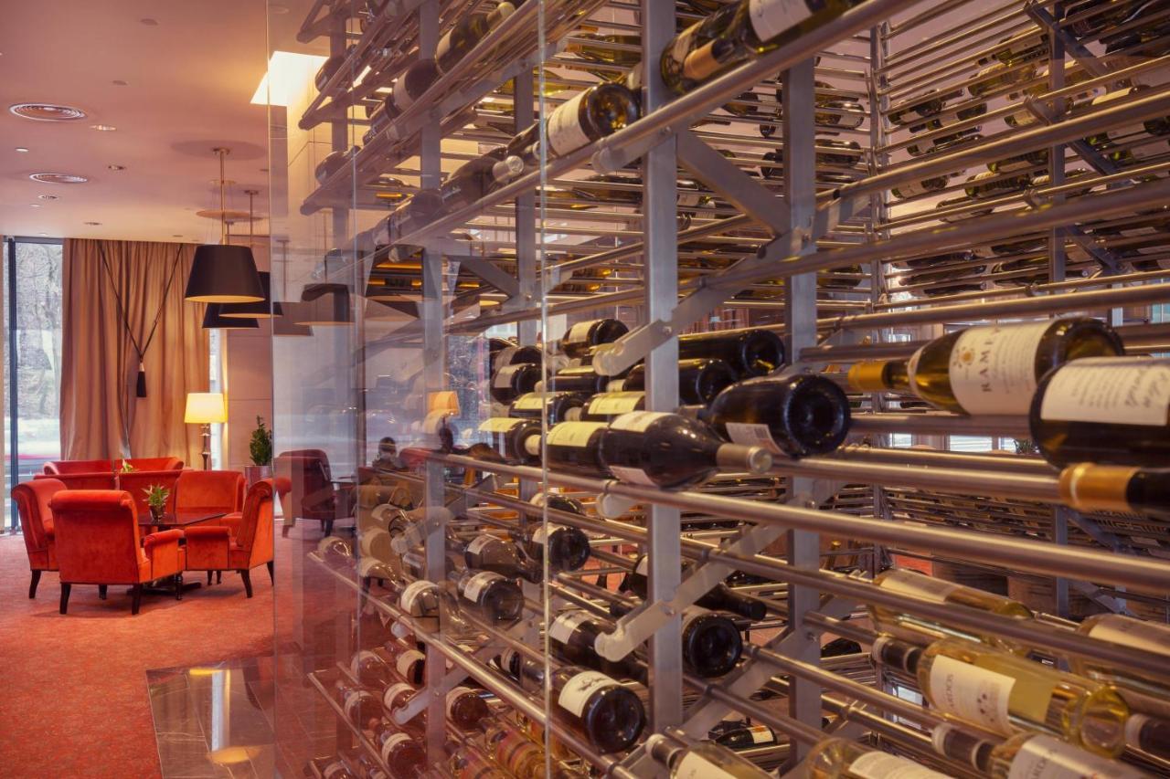 Grand Hotel River Park, A Luxury Collection Hotel, Братислава Экстерьер фото Wine rack