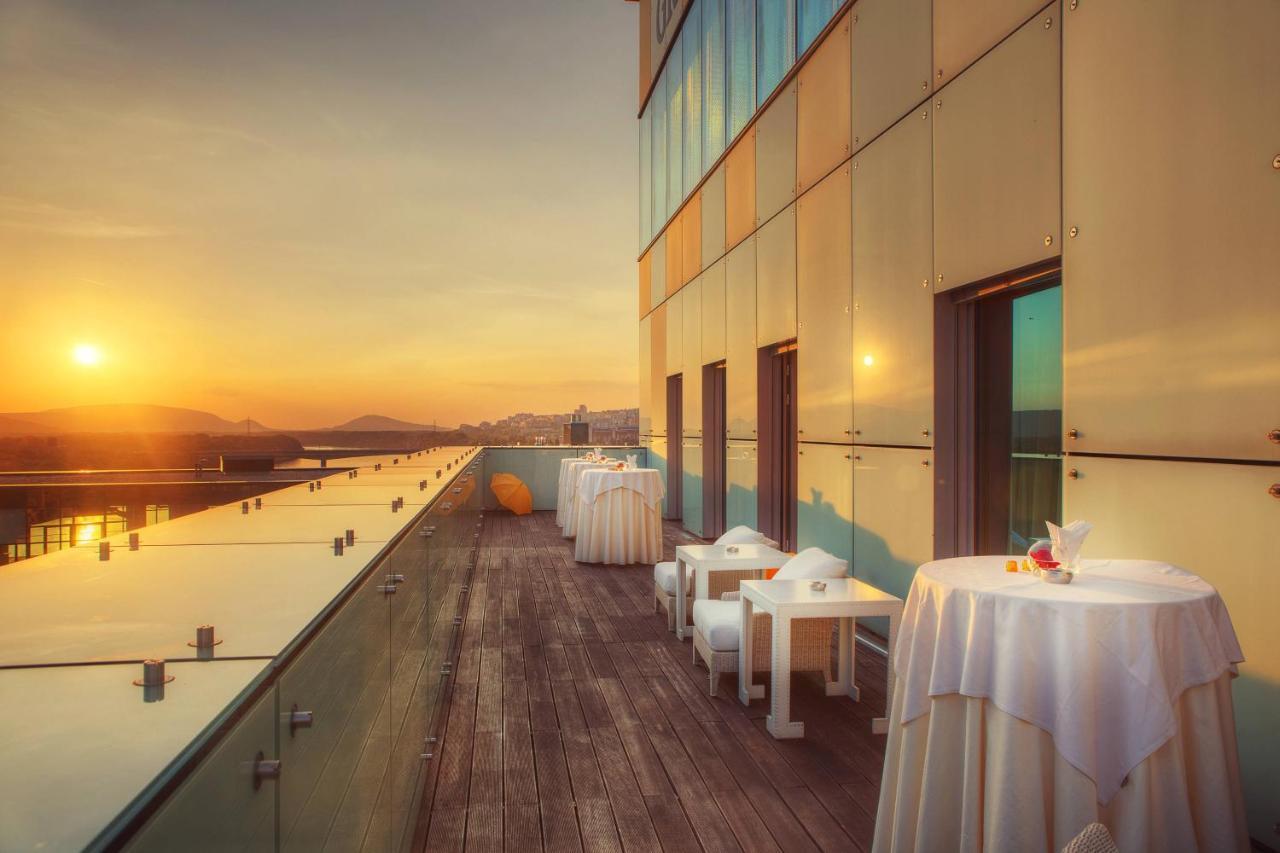 Grand Hotel River Park, A Luxury Collection Hotel, Братислава Экстерьер фото Skyline Terrace