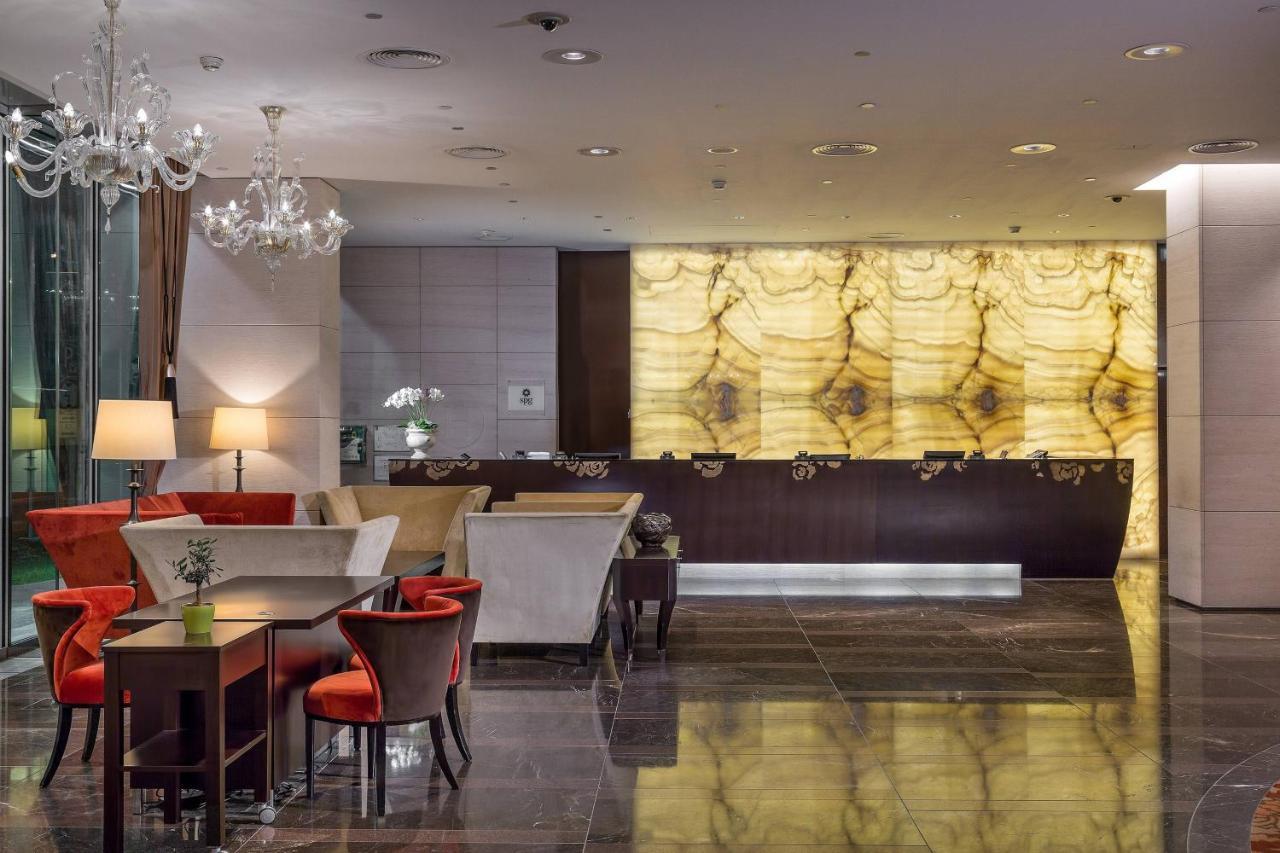 Grand Hotel River Park, A Luxury Collection Hotel, Братислава Экстерьер фото Lobby