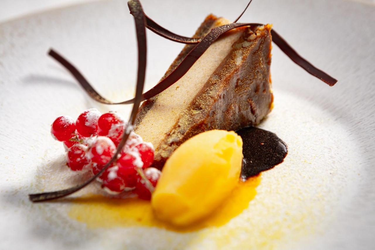 Grand Hotel River Park, A Luxury Collection Hotel, Братислава Экстерьер фото A dessert