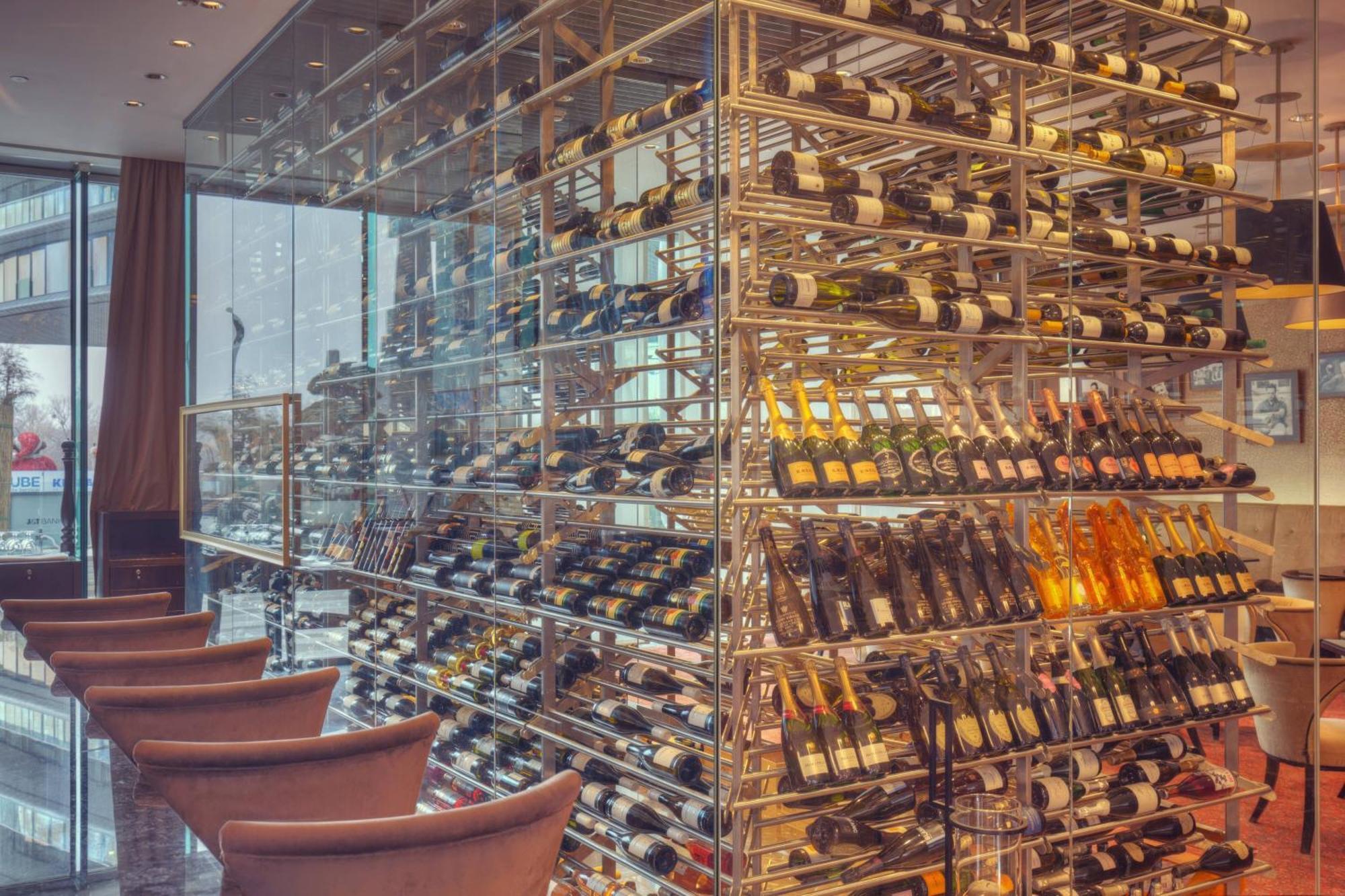 Grand Hotel River Park, A Luxury Collection Hotel, Братислава Экстерьер фото Wine rack