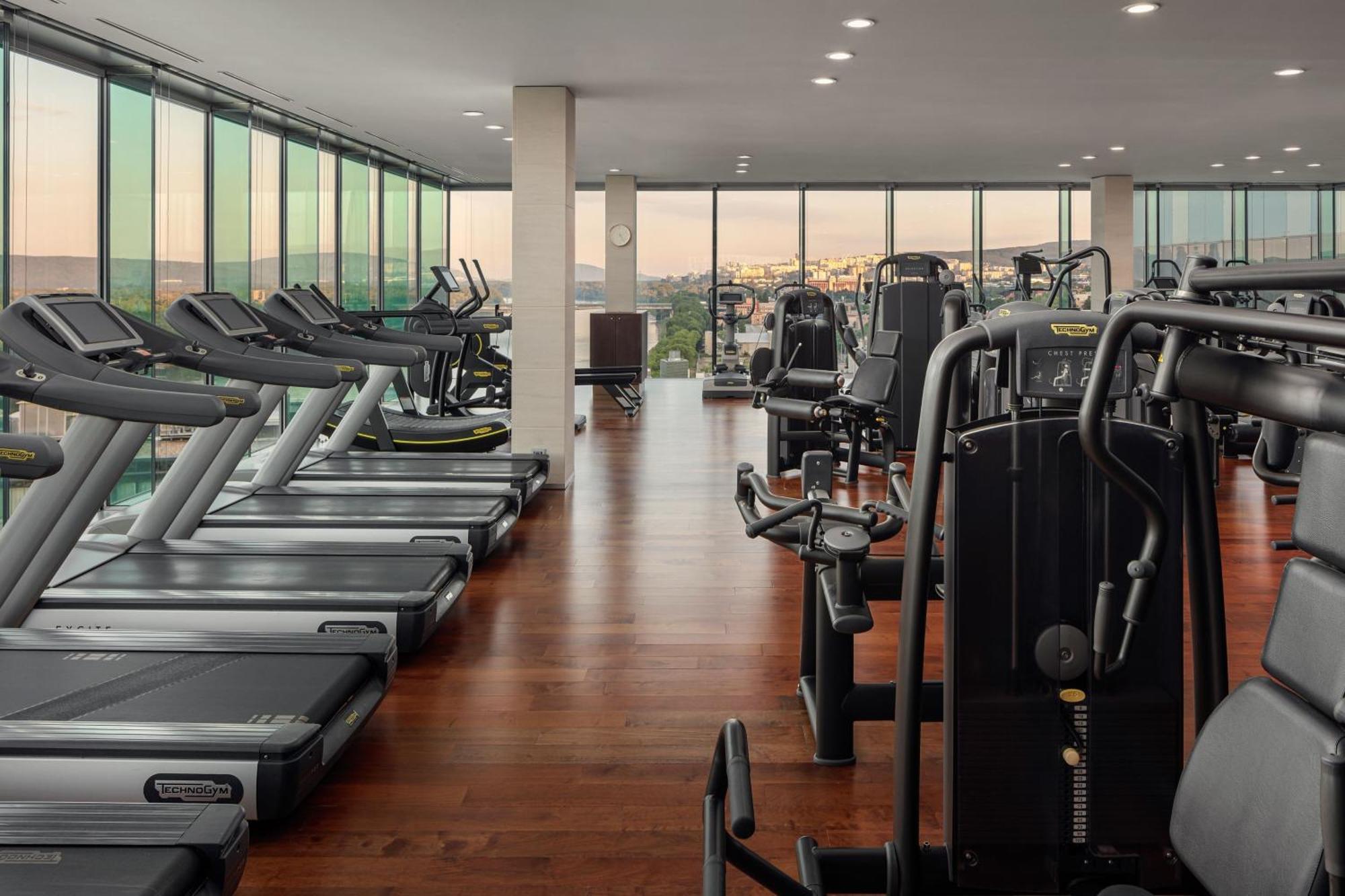 Grand Hotel River Park, A Luxury Collection Hotel, Братислава Экстерьер фото The gym at the Four Seasons Hotel, Madrid