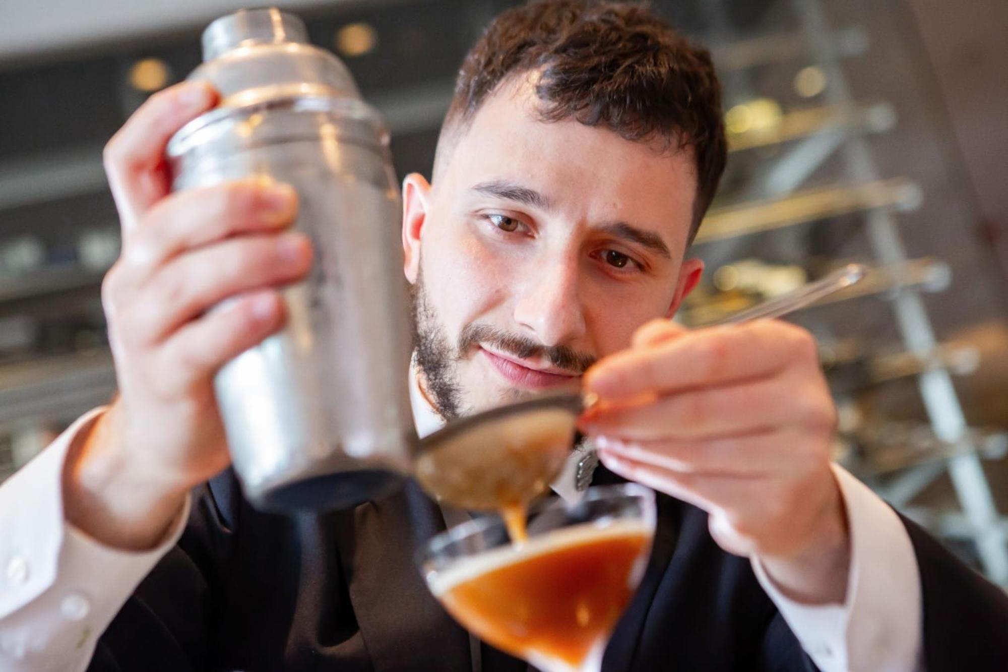 Grand Hotel River Park, A Luxury Collection Hotel, Братислава Экстерьер фото A bartender preparing a drink