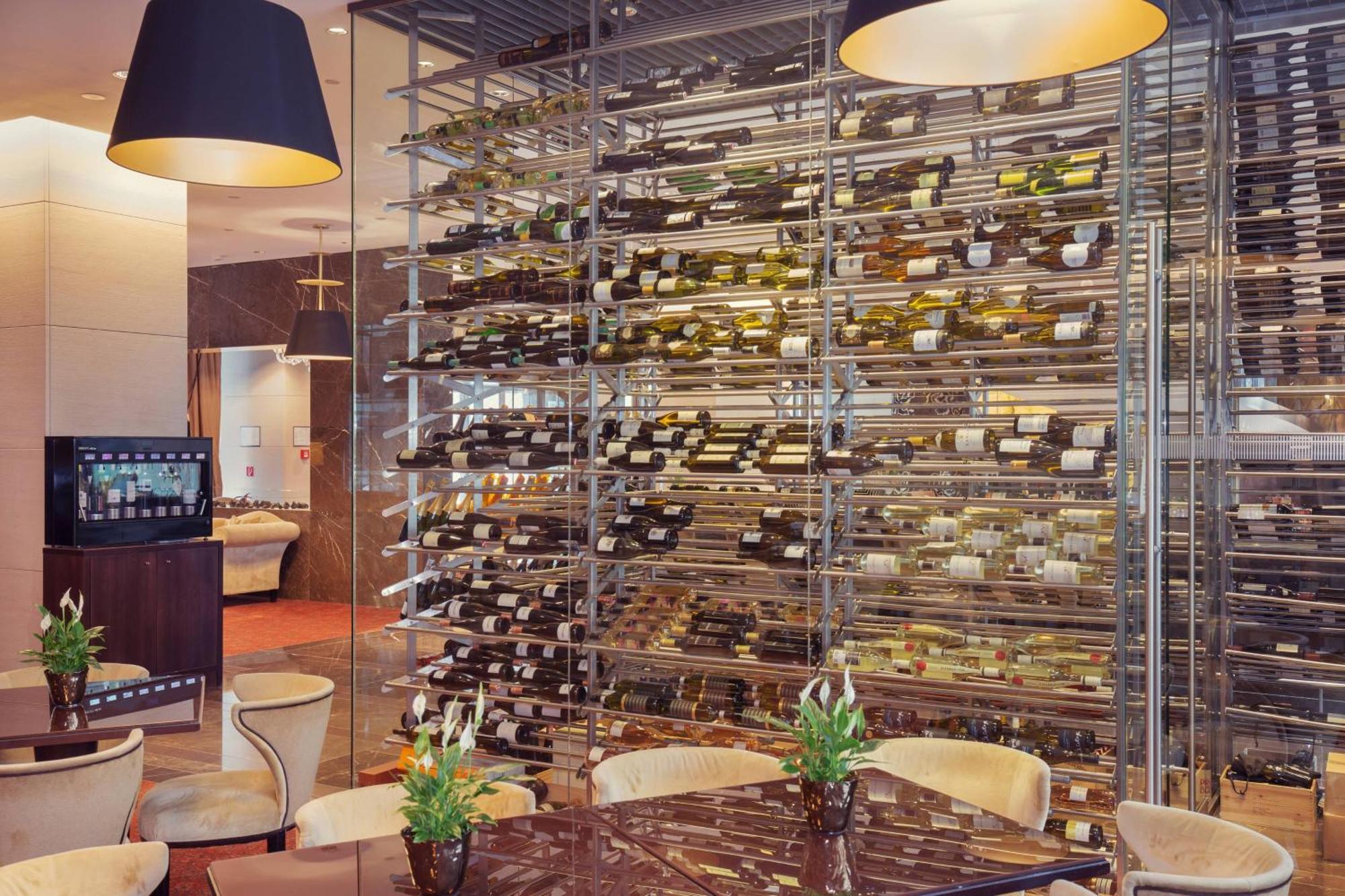 Grand Hotel River Park, A Luxury Collection Hotel, Братислава Экстерьер фото Wine rack