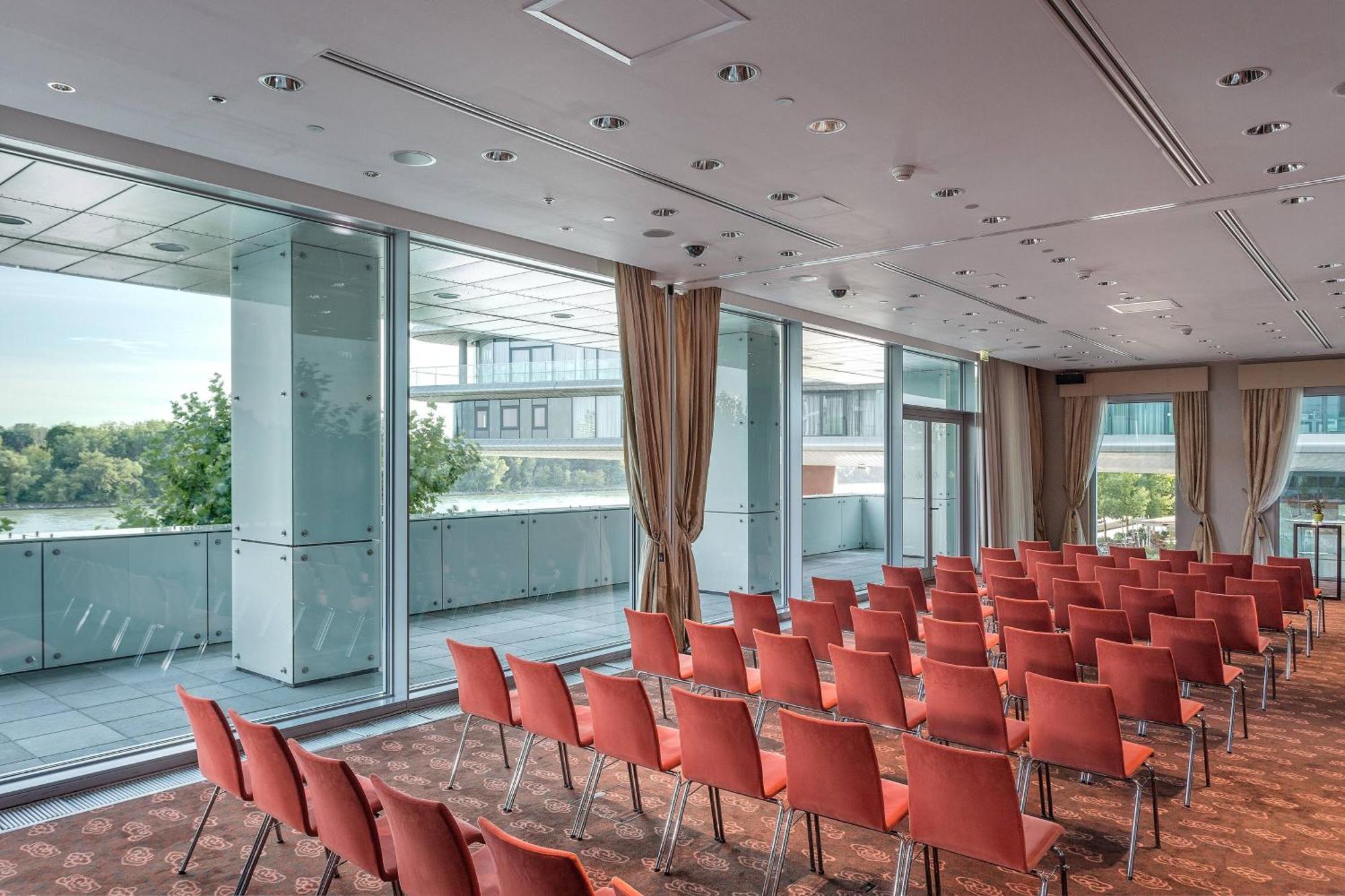 Grand Hotel River Park, A Luxury Collection Hotel, Братислава Экстерьер фото Meeting room