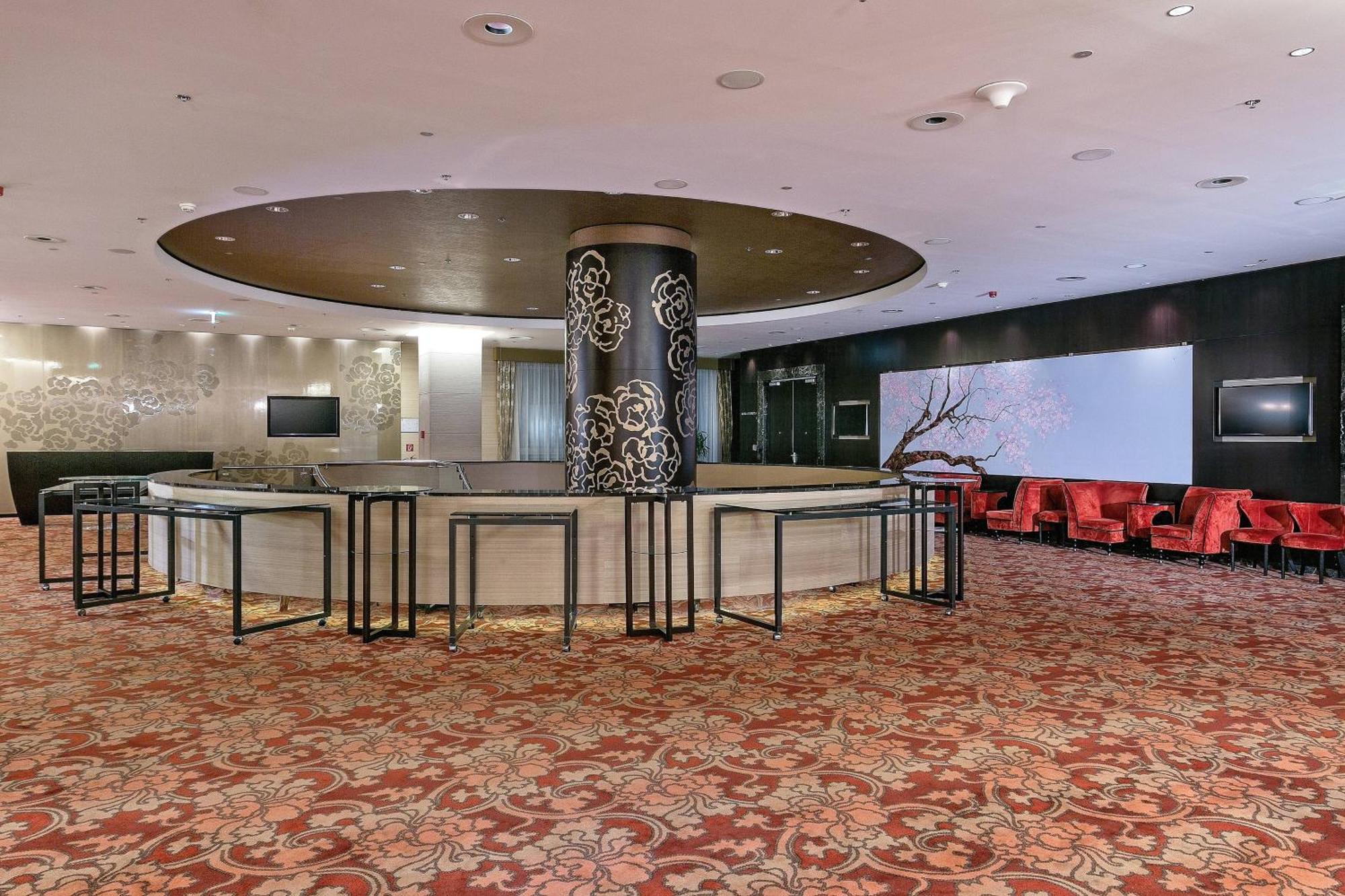 Grand Hotel River Park, A Luxury Collection Hotel, Братислава Экстерьер фото The lobby of the hotel