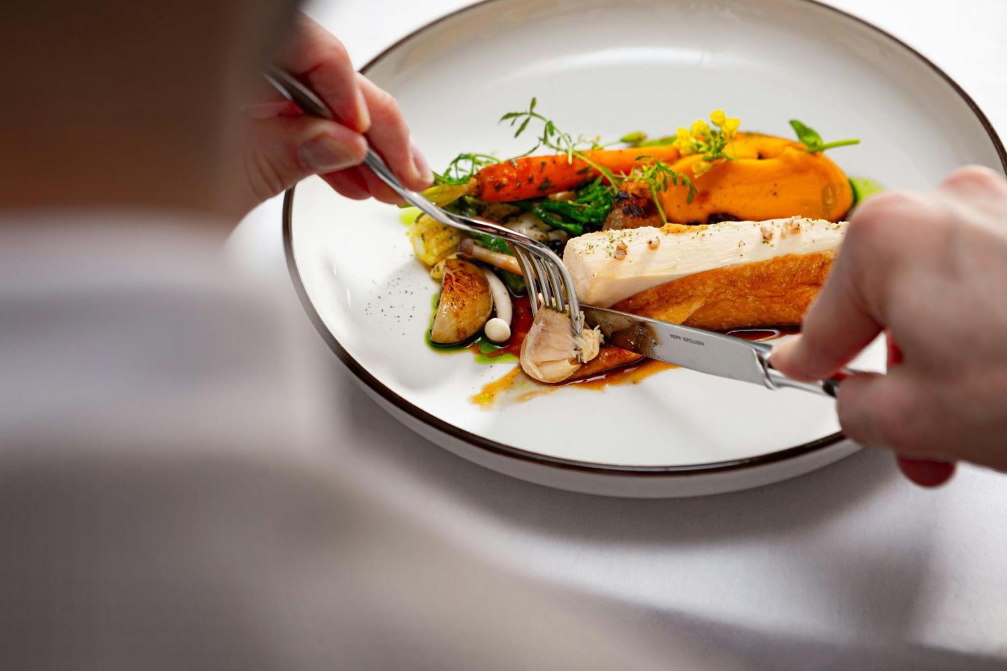 Grand Hotel River Park, A Luxury Collection Hotel, Братислава Экстерьер фото A person using a knife and fork to cut into a meal