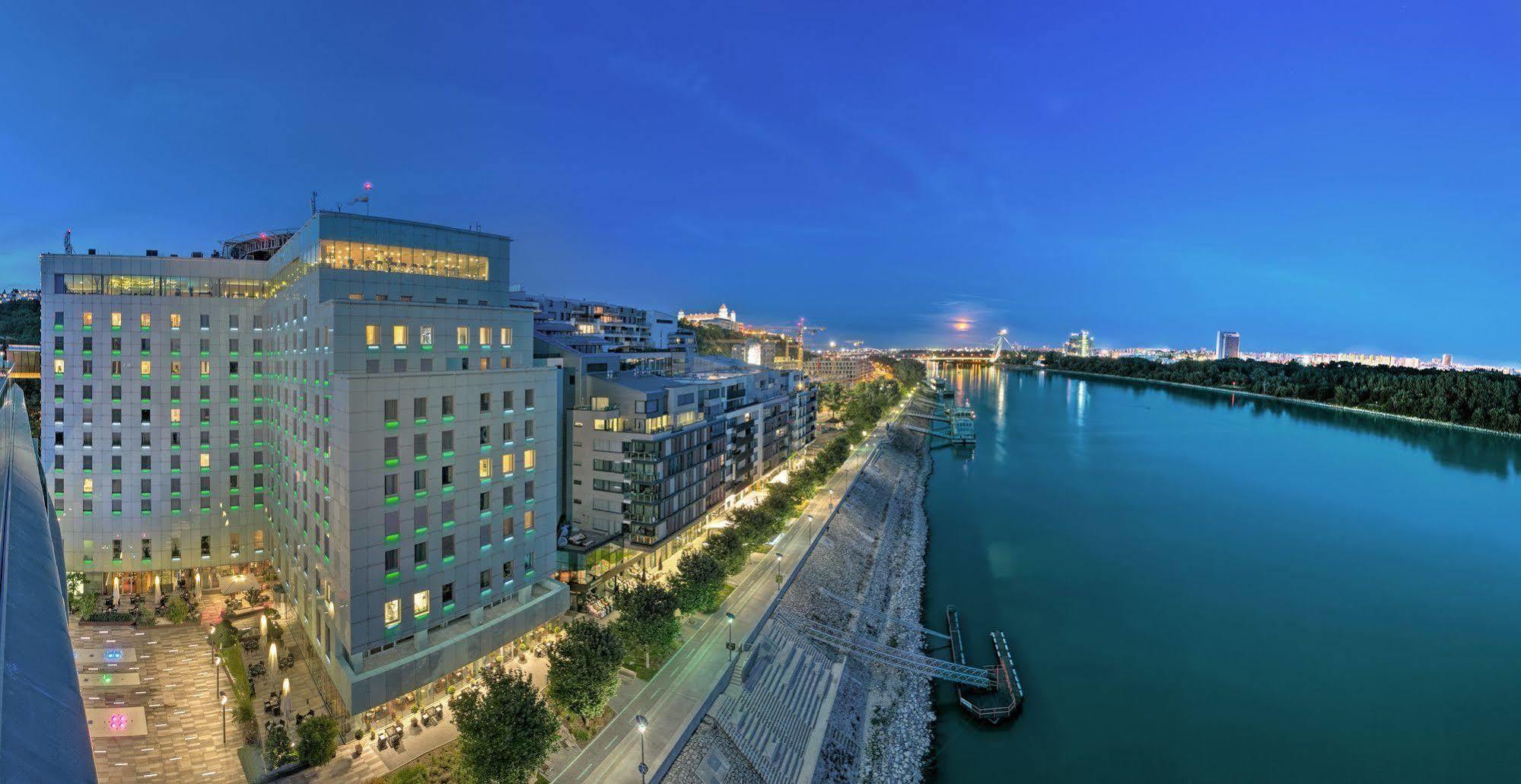 Grand Hotel River Park, A Luxury Collection Hotel, Братислава Экстерьер фото The Donau City